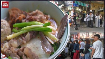 Phở 'bay' 100.000 đồng/bát gây tranh cãi, vẫn đông nghịt khách