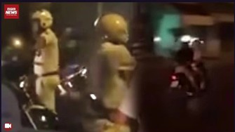 Sự thật đằng sau clip 'chọc lét CSGT khiến ngã xe', dân mạng phẫn nộ