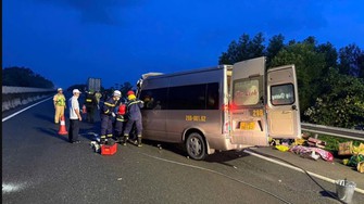 Xe khách va chạm xe đầu kéo trên cao tốc: Nạn nhân kể lại giây phút kinh hoàng