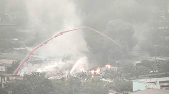 Kho xưởng ở Hà Nội cháy ngùn ngụt rạng sáng 30/3