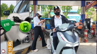 Ngày đầu chuyển xăng A95 sang E10: Người đổ đầy bình, người chỉ thử 30.000 đồng
