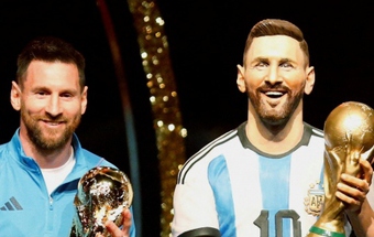 Lionel Messi được LĐBĐ Nam Mỹ dựng tượng