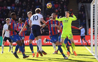 Harry Kane kết thúc tháng huy hoàng bằng cú đánh đầu đem Tottenham trở lại