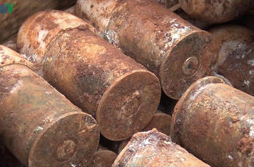 Đào móng làm hồ chứa nước, phát hiện hơn 60 quả đạn pháo ở Bình Phước