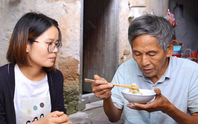 Con dâu thường xuyên "bật" bố chồng tanh tách nhưng khi ông bị bệnh lại quyết định làm một việc khiến ai cũng phải bất ngờ