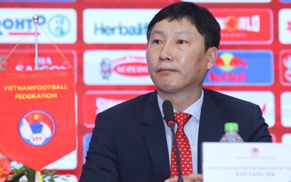 HLV Kim Sang-sik: "Cầu thủ Việt Nam gọi ông Park là papa, còn tôi muốn họ coi mình là anh trai"