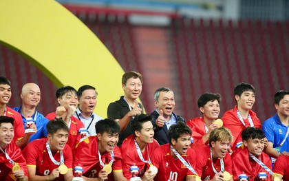 Phía sau tấm HCV SEA Games của bóng đá Việt Nam