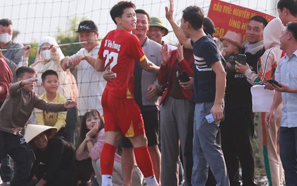 Đình Bắc: Ngôi sao chọn lấm lem bùn đất để được quê hương ôm trọn vào lòng