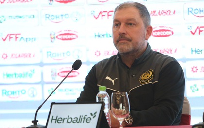 Họp báo Việt Nam vs Malaysia: HLV Malaysia tuyên bố muốn thắng Việt Nam, thầy Kim đáp lại đầy mạnh mẽ