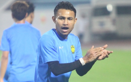 "Ronaldo Malaysia" khuấy đảo sân Thiên Trường, gửi thách thức lớn tới hàng thủ tuyển Việt Nam