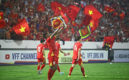 Báo Malaysia choáng váng, đổ lỗi cho… thời tiết khi đội nhà “phơi áo” trước tuyển Việt Nam