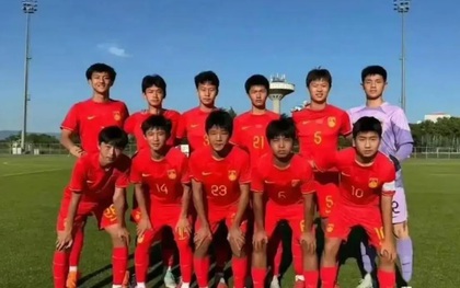 Tuyển Trung Quốc thua đau, “trở về mắt đất” sau trận thắng Italia