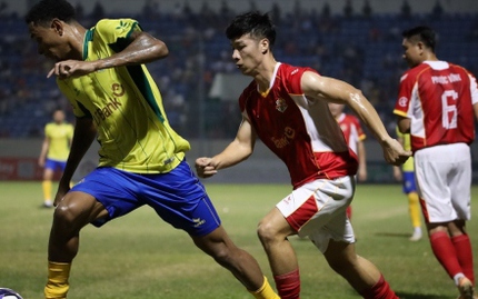 Khoảnh khắc đẹp trận cầu giữa ngôi sao bóng đá Việt Nam và Brazil trên SVĐ Hòa Xuân