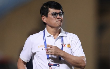 HAGL thua đau, HLV Vũ Tiến Thành ám chỉ trọng tài thiên vị: "Cầu thủ Hà Nội có tới 2 pha đánh nguội"
