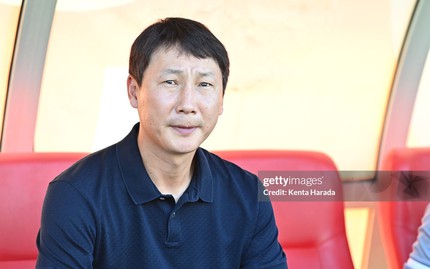 Tiết lộ hợp đồng của HLV Kim Sang-sik: Lương kém xa ông Troussier, không có điều khoản "vô địch"