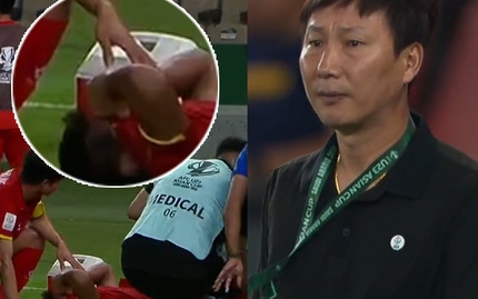 Trung vệ U23 Việt Nam nhập viện gấp vì bị cầu thủ Trung Quốc đè lên, HLV Kim Sang-sik lo ra mặt