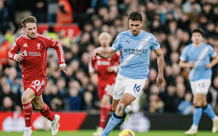 Man City ngược dòng bùng nổ, đẩy Liverpool xa tốp đầu