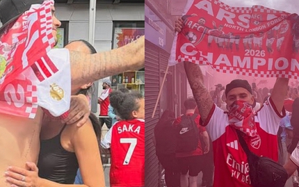 Romeo Beckham tình tứ bên bạn gái nóng bỏng giữa 'biển người' Arsenal đang diễu hành, mặc nỗi đau thua PSG tại Champions League
