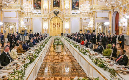 Dạ yến chiêu đãi lãnh đạo 30 nước của ông Putin có gì?: Từ hương vị Nga đến lời chúc "thế hệ chiến thắng"