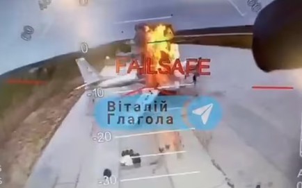Tổng thống Ukraine ra tối hậu thư sau chiến dịch "Lưới nhện", báo Ukraine ví von ông Zelensky là Vua UAV