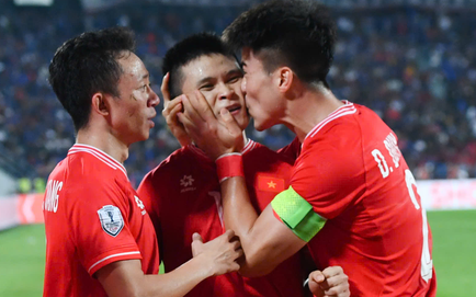 Bộ đôi nhà bầu Hiển lập công, tuyển Việt Nam thắng trận trước ngày lên đường sang Malaysia