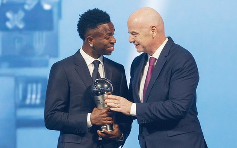 Vinicius thắng FIFA The Best nhưng không quên chế giễu những người bỏ phiếu Quả bóng vàng