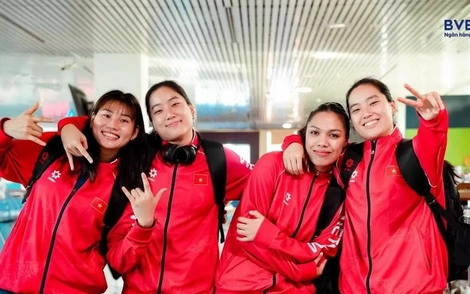 Chị em Thảo Vy, Thảo My rạng rỡ cùng đội tuyển bóng rổ Việt Nam lên đường tham dự SEA Games 33