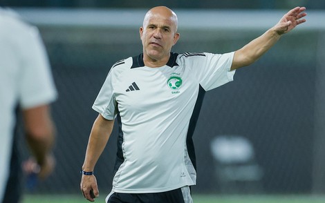 HLV Kim Sang-sik so tài đối thủ lừng danh từng là á quân châu Âu