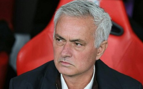 Ghế của “người đặc biệt” Mourinho lung lay dữ dội