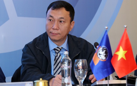 Chủ tịch VFF vào phòng thay đồ chúc mừng U23 Việt Nam: "Thắng rồi nhưng hãy giữ tập trung"