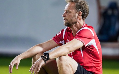 Cựu HLV tuyển Thái Lan tiếp tục chê bai nghiệp vụ trọng tài V-League