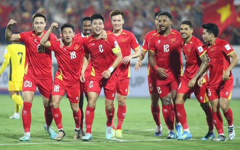 ĐT Việt Nam "bay cao", HLV Kim Sang-sik đâu chỉ có Son-Hên!