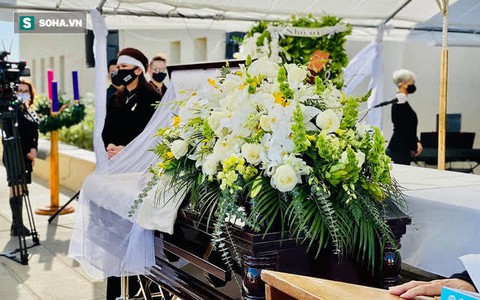 Lễ tang Chí Tài ở Mỹ : Tang lễ của nghệ sĩ Chí Tài tại Mỹ: Xúc động với vòng hoa đặc biệt đặt cạnh linh cữu