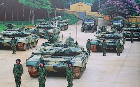 T-90S là một tuyệt tác của quân đội Nga, được trang bị các loại vũ khí phòng không và đội ngũ phi hành đoàn chuyên nghiệp. Hãy xem hình ảnh của chiếc tăng này để khám phá sức mạnh của nó.