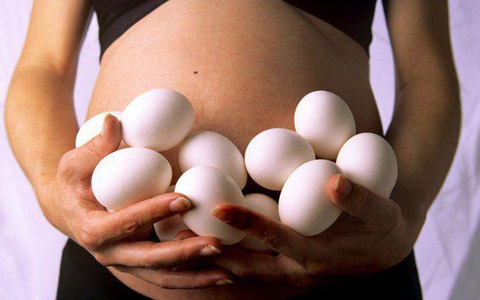 Bà bầu nên ăn trứng ngỗng vào tháng thứ mấy để sinh con thông minh?