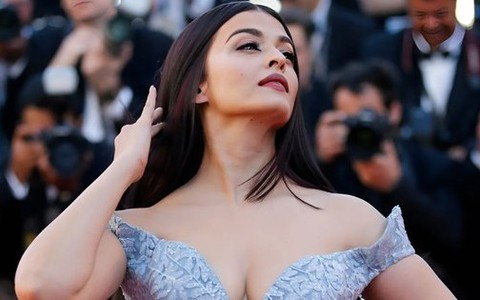 Aishwarya Rai : Con gái “Hoa hậu đẹp nhất mọi thời đại” lộ diện hộ tống mẹ  dự sự kiện, dân tình trầm trồ “mỹ nhân tương lai” bởi thần thái và