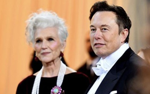 mẹ Elon Musk : Cách dạy con thần kỳ của mẹ Elon Musk: Để nuôi dưỡng nên 1  tỷ phú giàu nhất thế giới và 2 triệu phú, chỉ cần áp dụng
