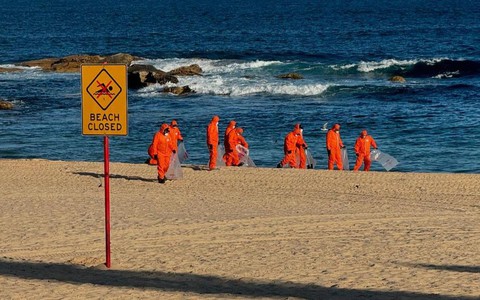 Australia vội vã đóng cửa 9 bãi biển vì phát hiện vật thể lạ trôi dạt vào bờ