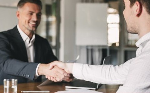 Đi phỏng vấn xin việc nhầm công ty, được nhận vì công ty cũng nhầm