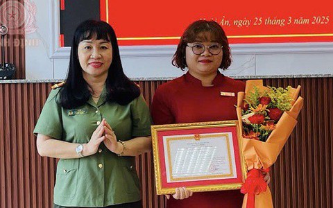 Bình Định: Ngăn cặp vợ chồng chuyển 200 triệu cho kẻ mạo danh con gái, nhân viên Agribank được công an khen thưởng