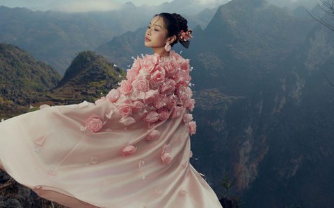 NTK Tăng Mai Anh ra mắt "Hoa xuân cát"