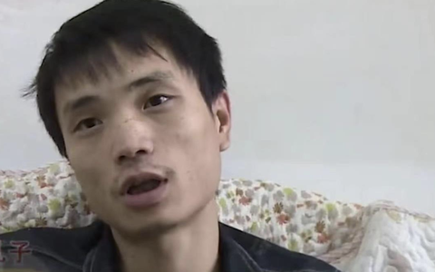 Cưới người đàn ông 35 tuổi vẫn cần mẹ gắp thức ăn, nhắc tắm giặt, người vợ sốc nặng khi đòi ly hôn lại bị... đòi tiền