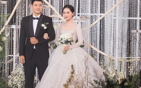 Cầu thủ nổi tiếng cưới hotgirl Bắc Giang, xinh đến mức Doãn Hải My thốt lên “xuất sắc”, sau 3 năm nói thẳng một điều