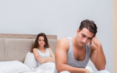 Những thủ phạm không thể ngờ âm thầm phá hủy 'bản lĩnh phòng the' của quý ông