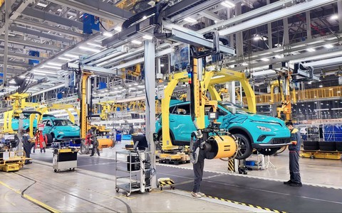 Bỏ xa Grab, Xanh SM của ông Phạm Nhật Vượng lấn sân thị trường 9 tỷ USD, sở hữu "vũ khí" đối thủ không có