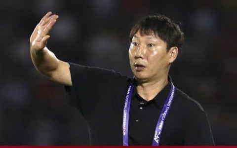 Malaysia tiếp tục làm khó HLV Kim Sang-sik