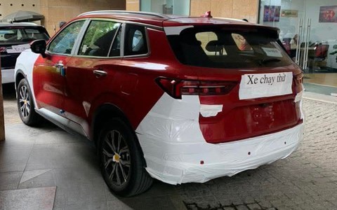 Lô xe Ford Territory 2025 đã lăn bánh trên đường phố Việt Nam, để lộ cụm đèn LED mới, mâm mới, dễ ra mắt trong thời gian gần cạnh tranh CX-5, Tucson