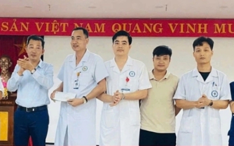 Tuyên dương kíp bác sĩ bị hành hung vẫn cứu sống bé trai sốc phản vệ