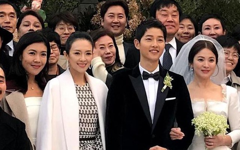 Ảnh cưới Song Joong Ki và Song Hye Kyo: Người đứng sau quay lén đám cưới Song Hye Kyo - Song Joong Ki là chồng Chương Tử Di? Ảnh Cưới Song Joong Ki Và Song Hye Kyo: Người Đứng Sau Quay Lén Đám Cưới Song Hye Kyo - Song Joong Ki Là Chồng Chương Tử Di?