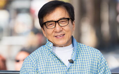 Jackie Chan : Thành Long, Chân Tử Đan đau xót đưa tiễn "anh cả" showbiz  Hong Kong về cõi vĩnh hằng